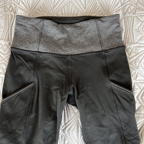 ❄️Lululemon Toasty Tech tights❄️ Great for winter! - Picture 2 of 5